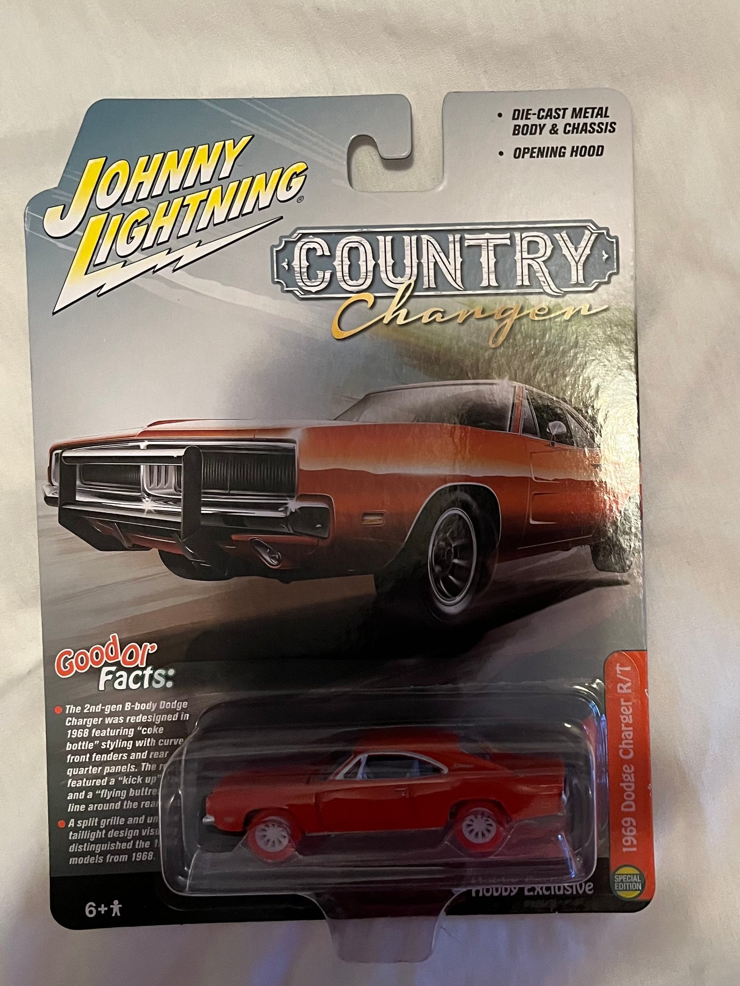 白色 LIGHTNING/CHASE 1:64 Country Charger Hobby 独家 1969 年 Dodge Charger R/T JLSP206 罕见