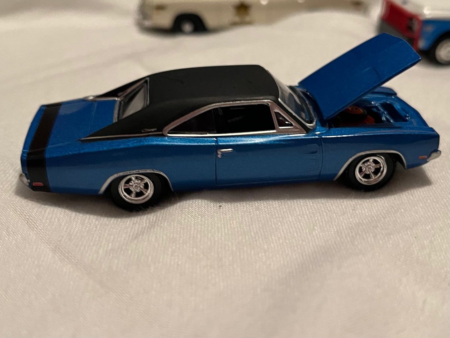 1:64 Barrett-Jackson 'Scottsdale Edition' 系列 11 - 1969 道奇 Charger - B5 蓝色,带黑色乙烯基车顶实心包