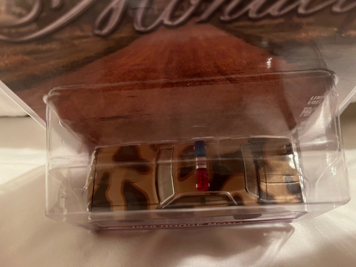 1:64 1978 年道奇摩纳哥哈扎德县警长迷彩压铸