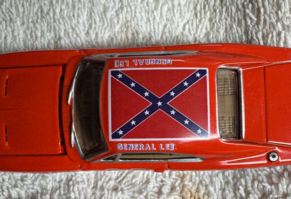 1/64 GENERAL LEE Johnny Lightning (New England Dukes Exclusive)