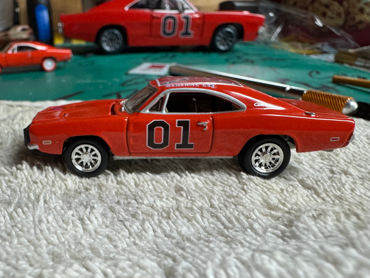 1/64 GENERAL LEE Johnny Lightning (New England Dukes Exclusive)