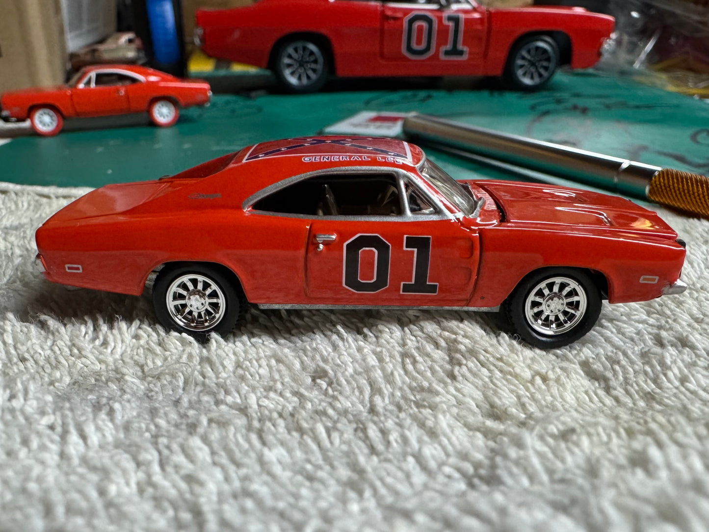 1/64 GENERAL LEE Johnny Lightning (New England Dukes Exclusive)