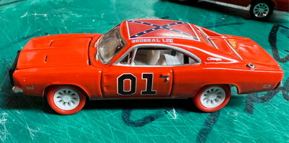 1/64 GENERAL LEE Johnny Lightning (New England Dukes Exclusive)