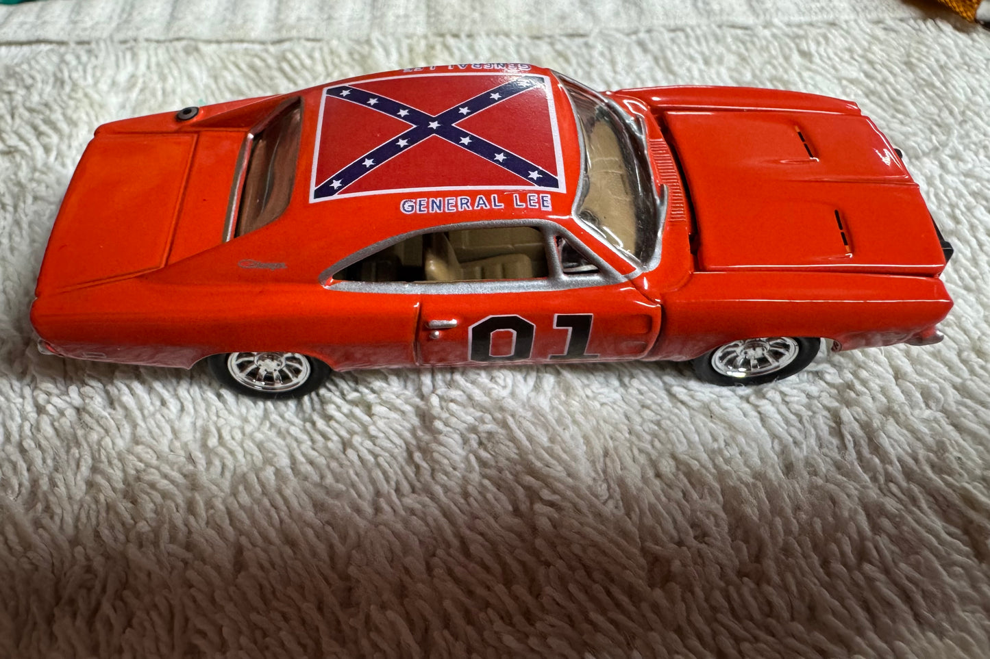 1/64 GENERAL LEE Johnny Lightning (New England Dukes Exclusive)