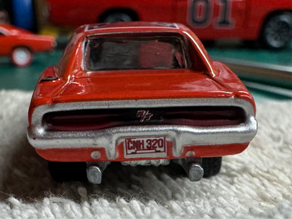 1/64 GENERAL LEE Johnny Lightning (New England Dukes Exclusive)