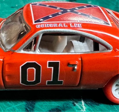 1/64 GENERAL LEE Johnny Lightning (New England Dukes Exclusive)