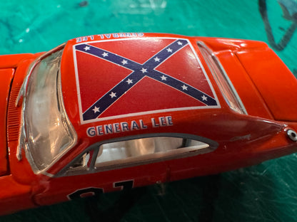 1/64 GENERAL LEE Johnny Lightning (New England Dukes Exclusive)