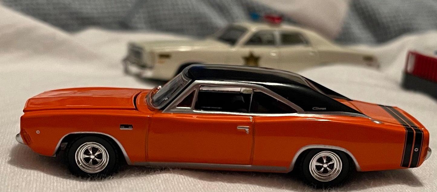 1:64 1968 Dodge Bengal Charger R/T oranje met zwarte strepen 