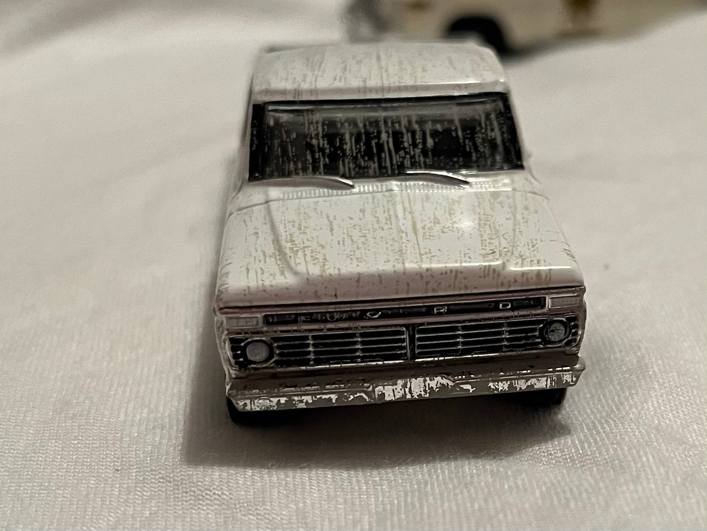 1:64 1973 Ford F-100 White Weathered (Hobby Exclusive) FEBRUARY 2026 PREORDER