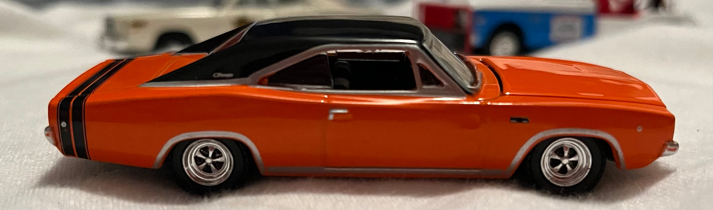 1:64 1968 Dodge Bengal Charger R/T oranje met zwarte strepen 