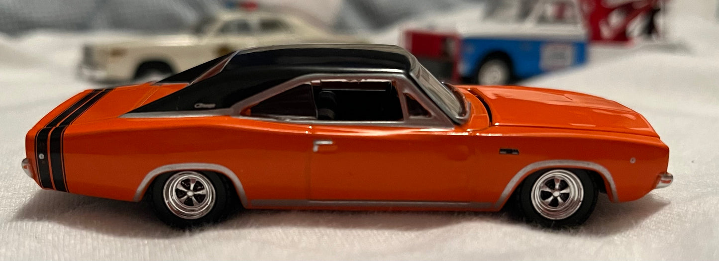 1:64 1968 Dodge Bengal Charger R/T oranje met zwarte strepen 