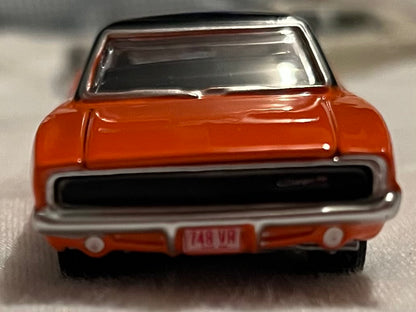 1:64 1968 Dodge Bengal Charger R/T oranje met zwarte strepen 