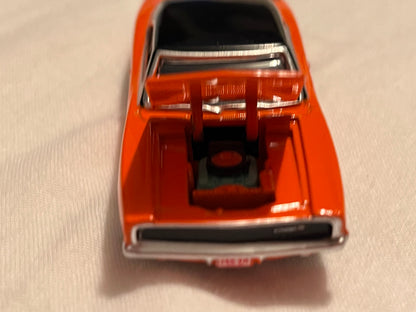 1:64 1968 Dodge Bengal Charger R/T oranje met zwarte strepen 