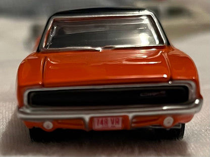 1:64 1968 Dodge Bengal Charger R/T oranje met zwarte strepen 